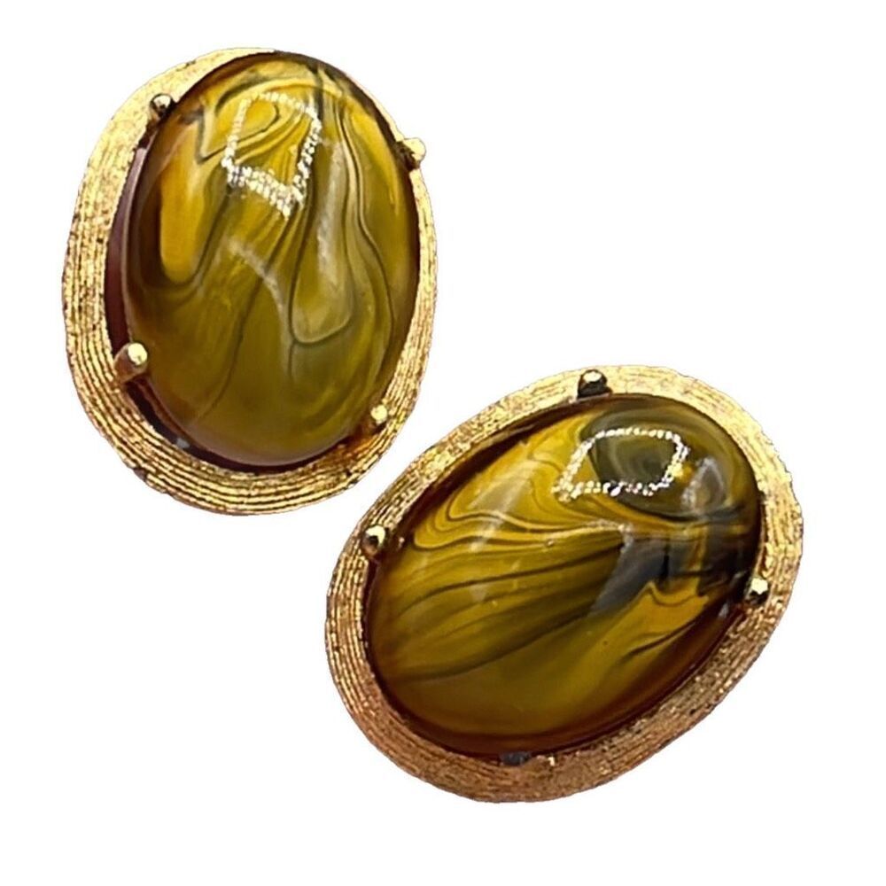 Vintage raised dome prong set art to wear clip earrings.